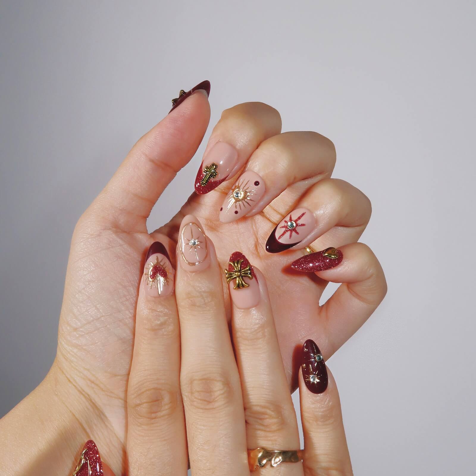 Lady in Red - Ersa Nails Nude Red Gold PressOnNails