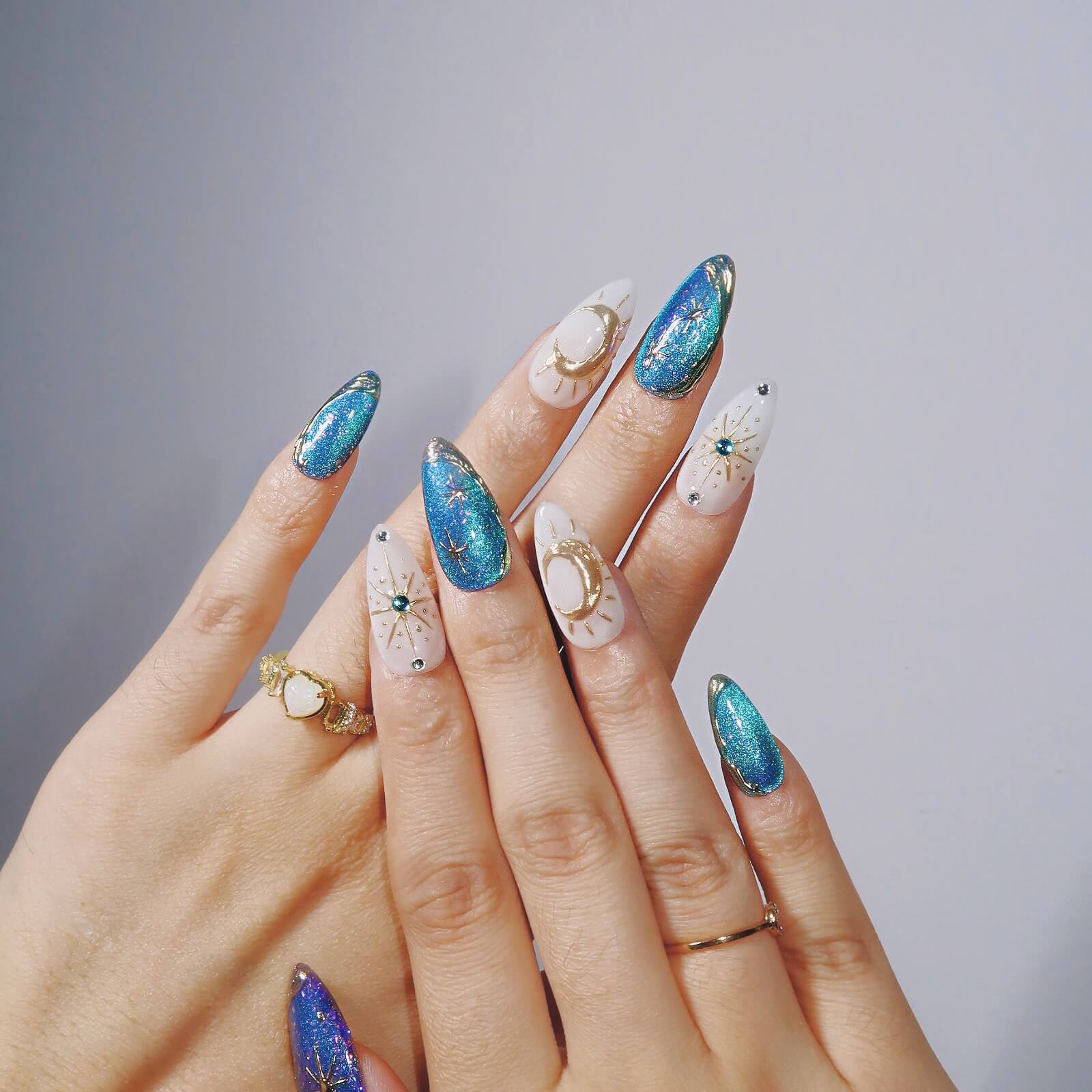 Moonlight Express - Ersa Nails White Blue Gold PressOnNails