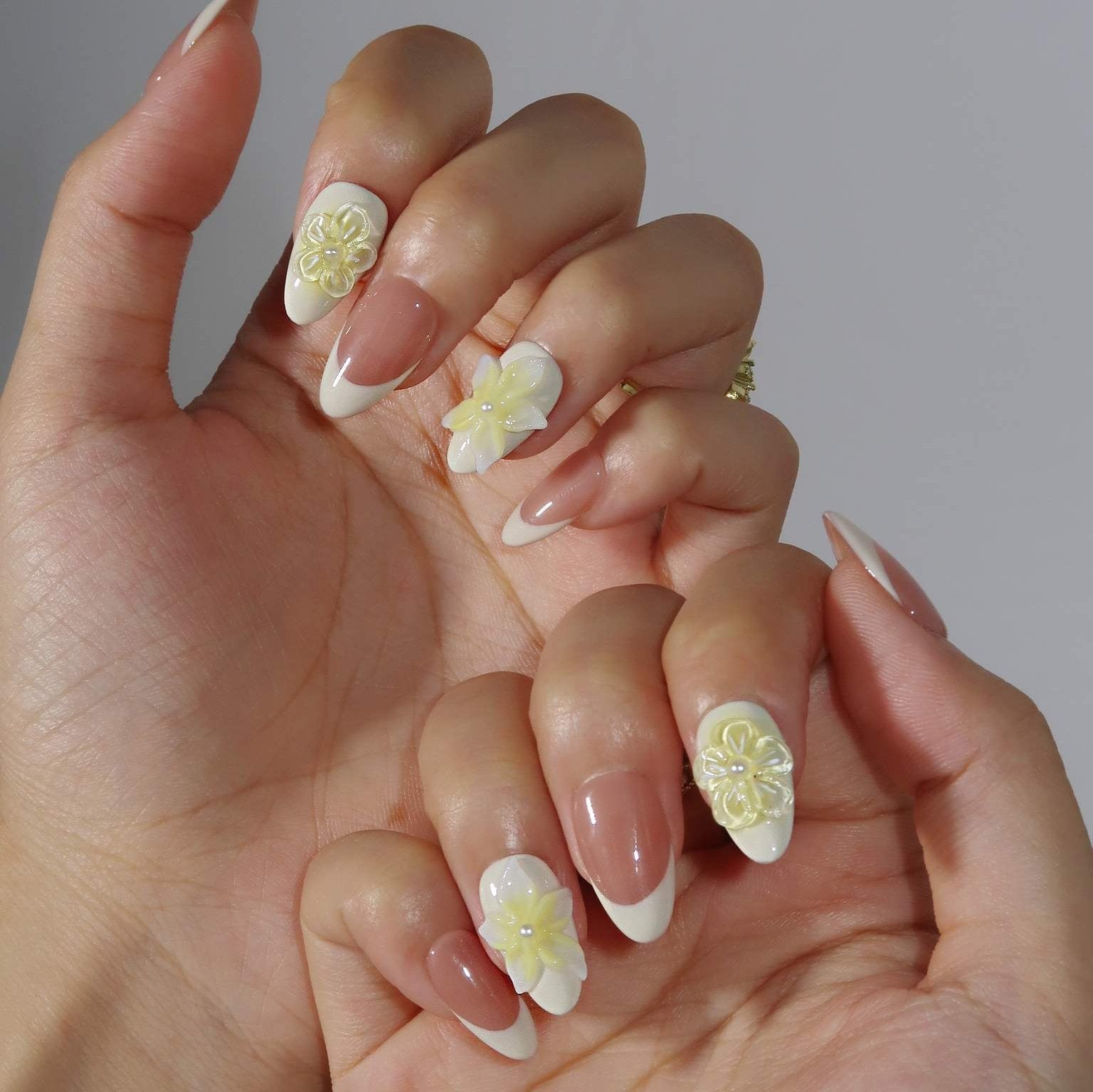 Petal Perfection - Ersa Nails Nude White Yellow PressOnNails