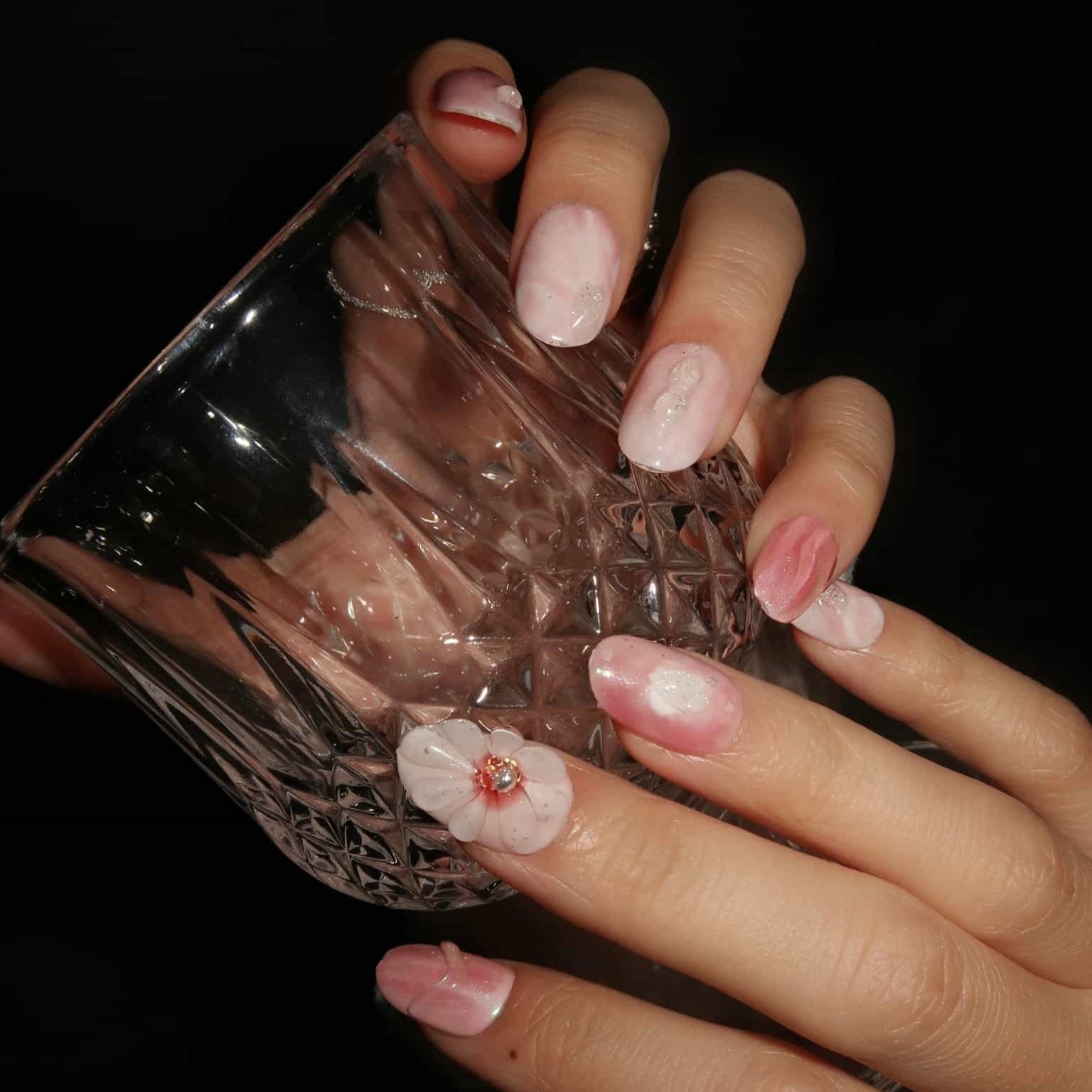 Petal Pink - Ersa Nails White Pink Mini Oval PressOnNails