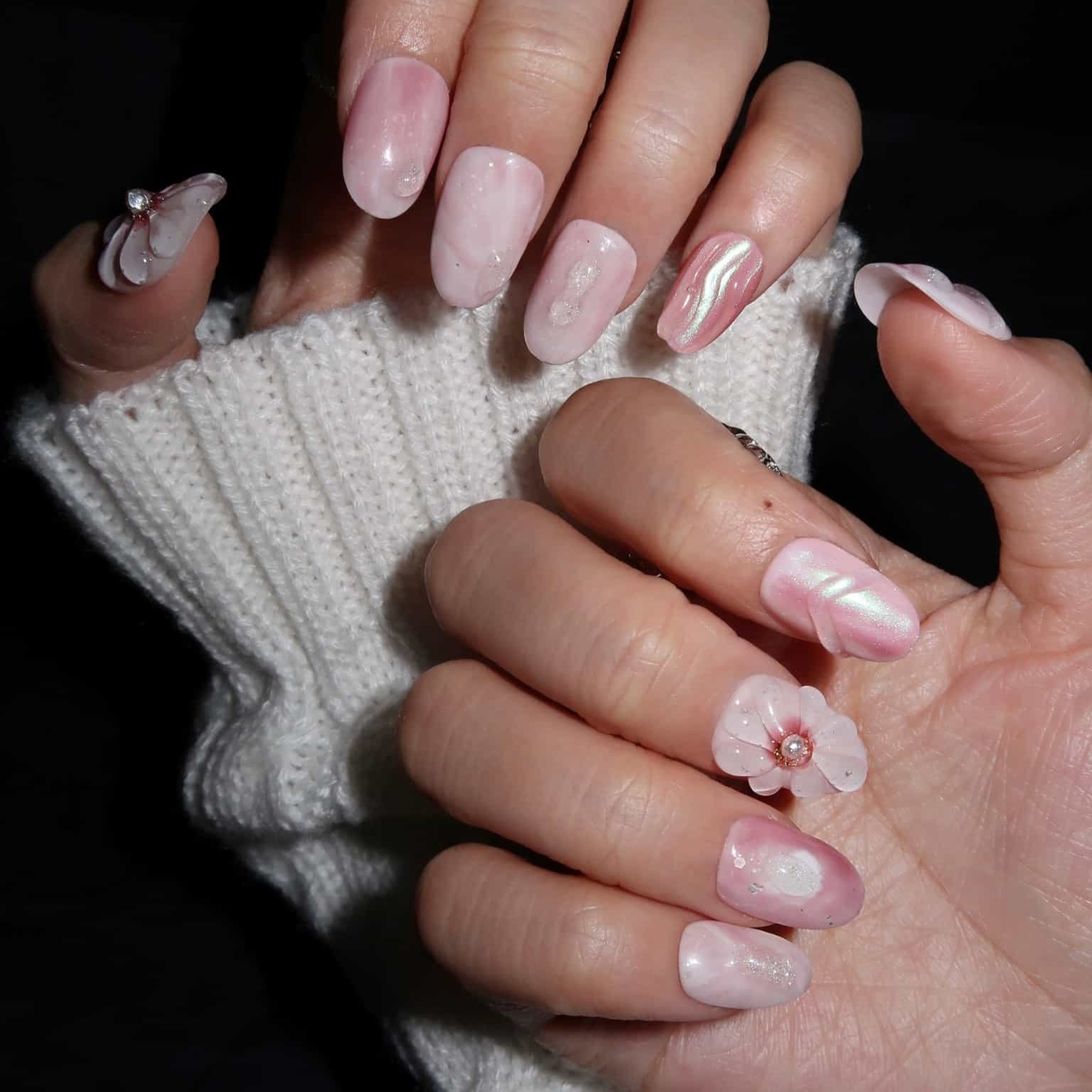 Petal Pink - Ersa Nails White Pink Mini Oval PressOnNails