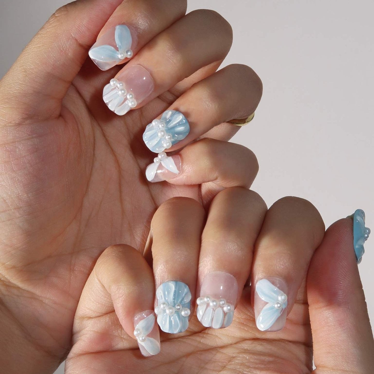 Soft Breeze - Ersa Nails White Blue PressOnNails